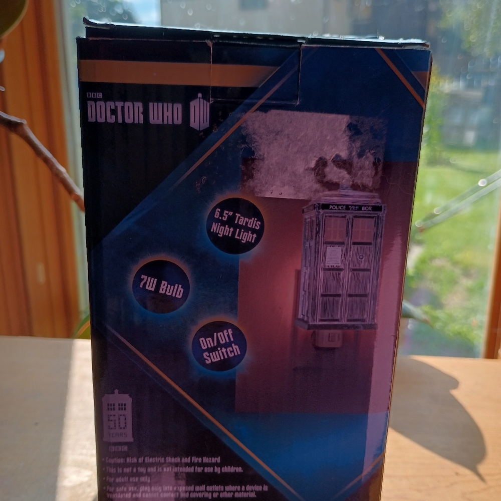 New Working in Box 50th Anniversary T.A.R.D.I.S. Working Night Light - Picture 5 of 6